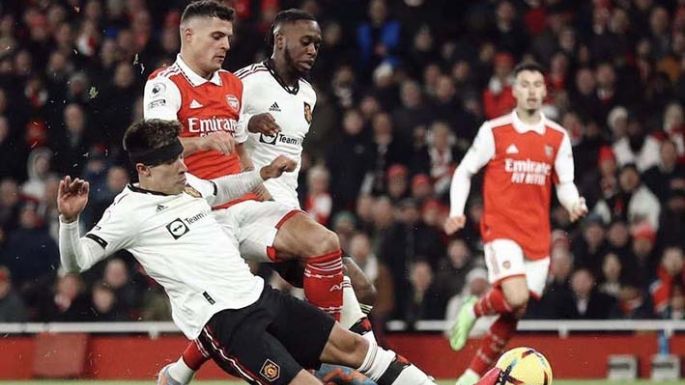 Martínez anotó en la caída de United frente al líder Arsenal