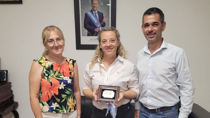 Reconocimiento a cantante villanovense tras participar en un evento internacional