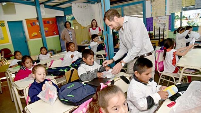 Desde el miércoles inscriben para recibir sin costo los útiles escolares