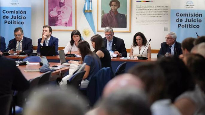 La Corte, en el banquillo y a la espera
