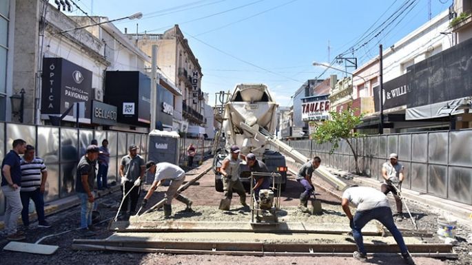 Repavimentan la primera calle