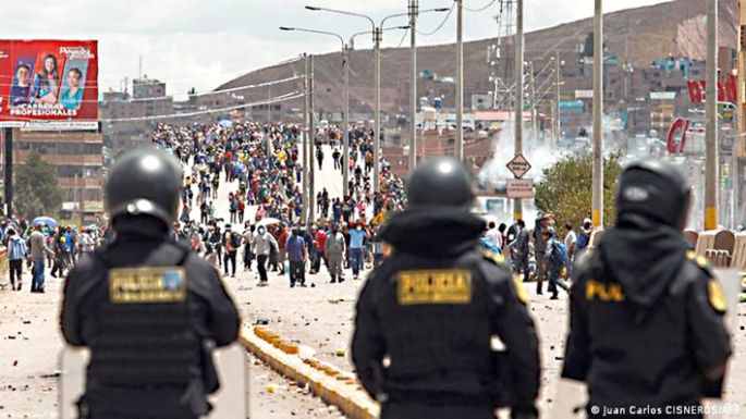 Ante la crisis, Boluarte pide al Congreso que adelante las elecciones a diciembre