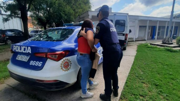 Detuvieron a una joven por disturbios frente a la cárcel local