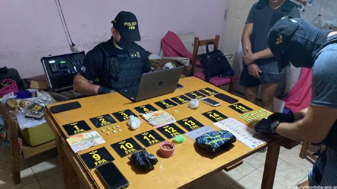 Cerraron un "kiosco" de drogas atendido por un sujeto con discapacidad visual