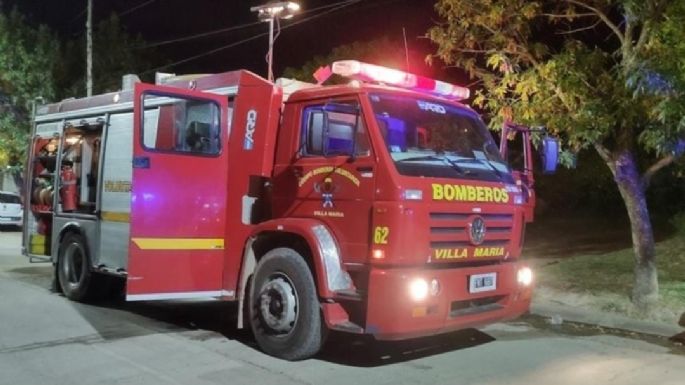 Sofocaron un incendio vehicular en la madrugada