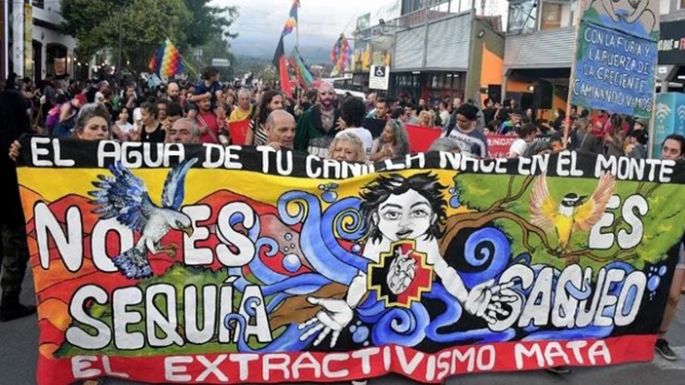 En Cosquín marcharon por el agua, la tierra y la vida