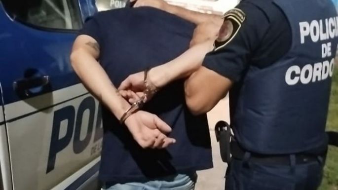 Dos detenidos por agredir físicamente a sus parejas