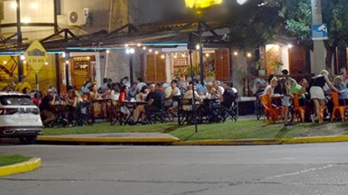 La noche en la costanera vive más allá del Recorrido Peñero