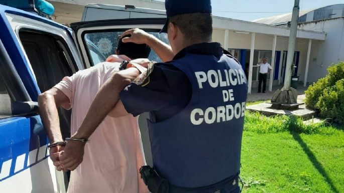 Fue detenido tras agredir físicamente a su expareja en la calle