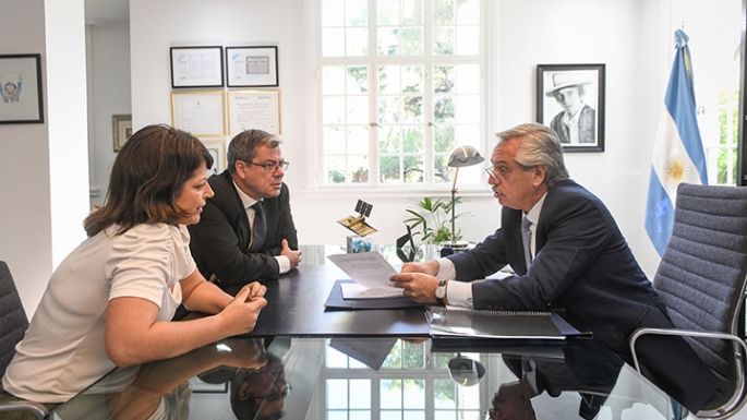 Alberto entregó a Diputados el  pedido de juicio político a la Corte