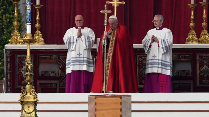 El Papa presidió el funeral de Benedicto XVI