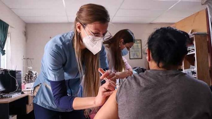 COVID: las muertes disminuyeron un 73%