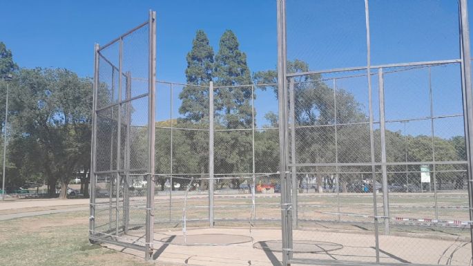 Murió un nene de dos años tras la caída de un enrejado en el Poli