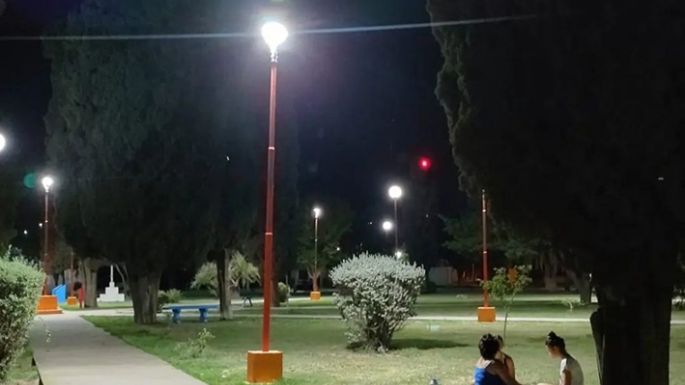 Nuevas luminarias en la  plaza central de la localidad