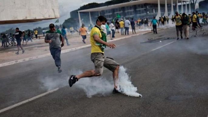 Destrozan sedes de los tres poderes