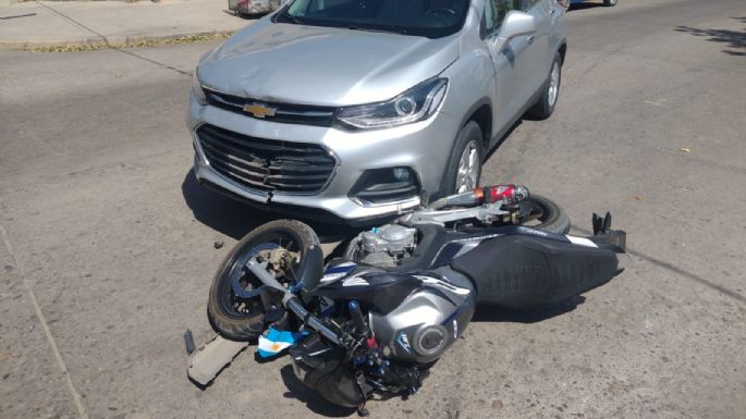 Motociclista con dos fracturas a raíz de un choque
