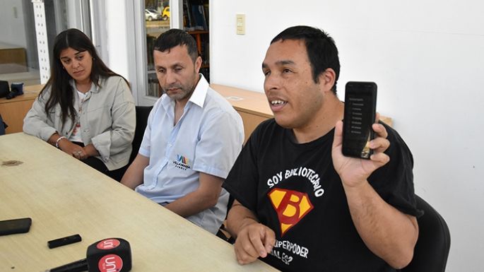 Recolectan celulares en desuso para transformarlos en libros digitales accesibles