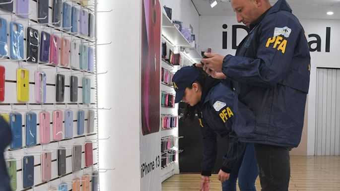 Decomisan 800.000  dólares en efectivo