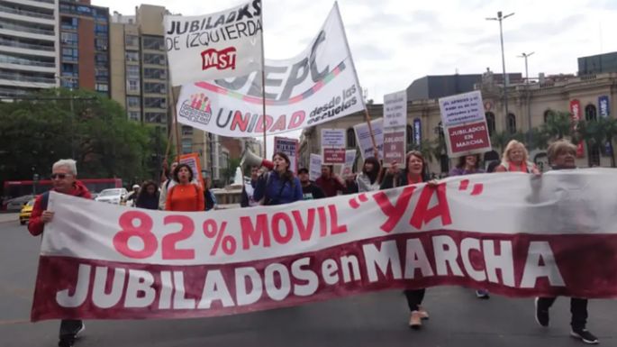 Jubilados y docentes piden por el derecho a la salud