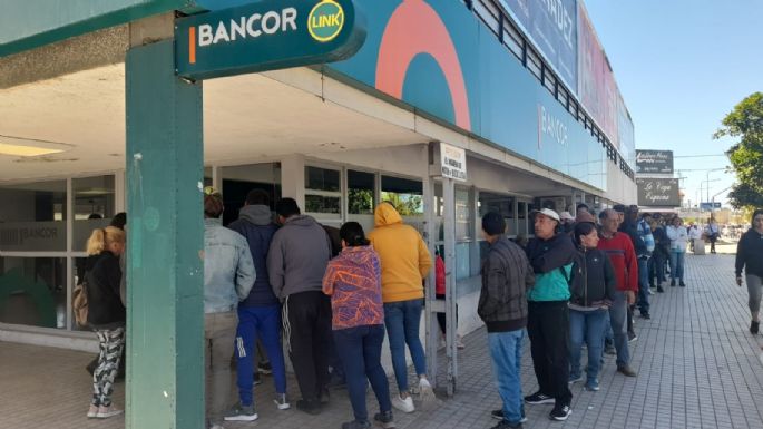 Gran malestar en el Banco de Córdoba de la Terminal por horas de espera