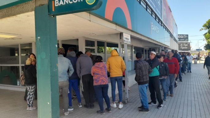 Gran malestar en el Banco de Córdoba de la Terminal por horas de espera