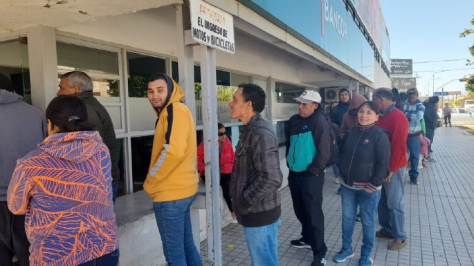 Gran malestar en el Banco de Córdoba de la Terminal por horas de espera