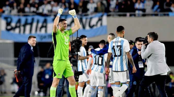 "Dibu" Martínez logró un récord de imbatibilidad en la valla argentina