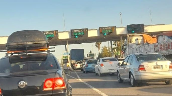 "Finde XL": más de 2 mil vehículos por hora pasan por el peaje de James Craik