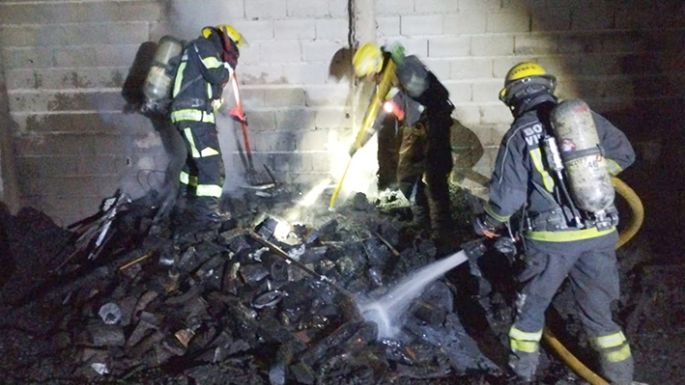 Incendio en una carbonera local