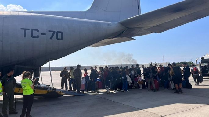 El vuelo de Aerolíneas que trae a evacuados de Israel despegó de Roma y llega hoy a las 8