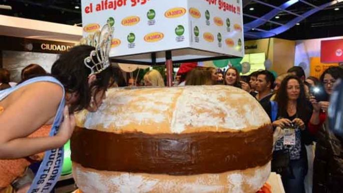 La Fiesta del Alfajor endulza a los turistas en La Falda hasta mañana