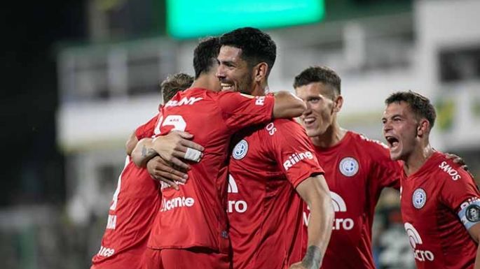 Belgrano ganó a domicilio y sigue arriba