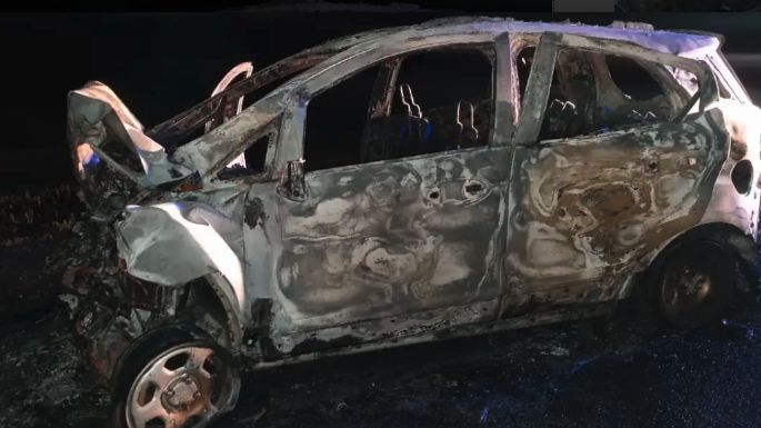 Una mujer chocó contra un colectivo, se incendió su auto y se encuentra internada en el Pasteur