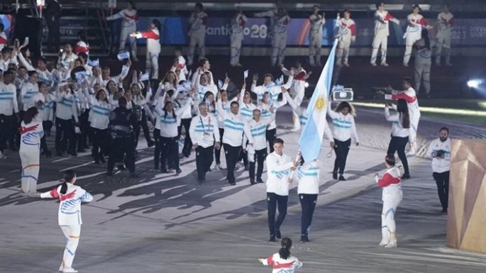 Santiago 2023 abrió con música y color