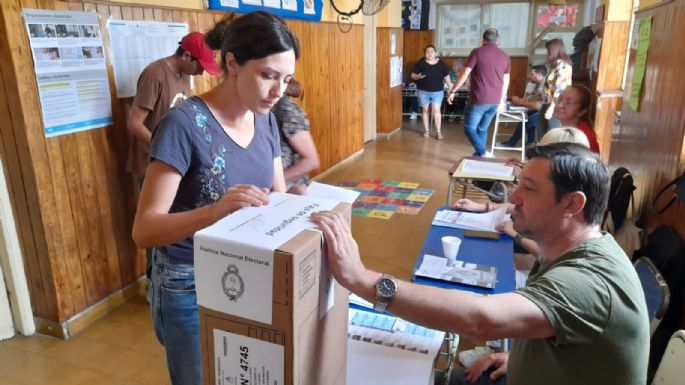 FOTOS - Inició la votación en Villa María y se desarrolla normal en las escuelas