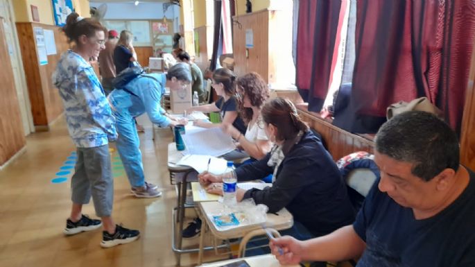 FOTOS - Inició la votación en Villa María y se desarrolla normal en las escuelas