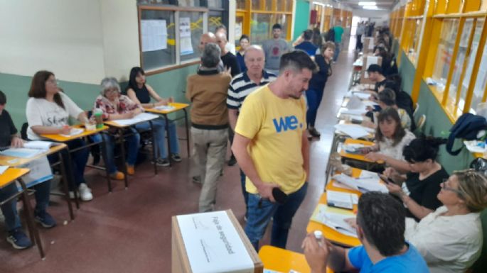 FOTOS - Inició la votación en Villa María y se desarrolla normal en las escuelas