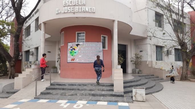 FOTOS - Inició la votación en Villa María y se desarrolla normal en las escuelas