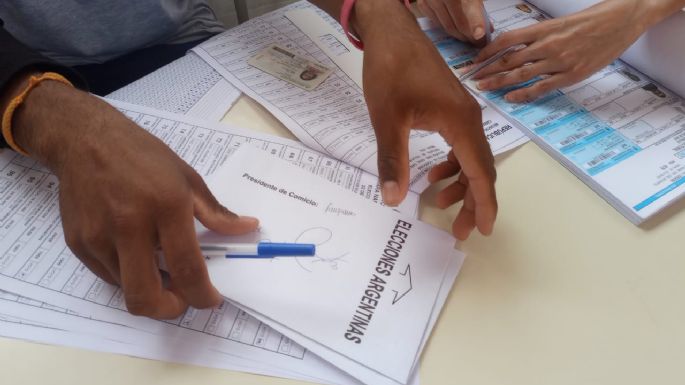 FOTOS - Inició la votación en Villa María y se desarrolla normal en las escuelas