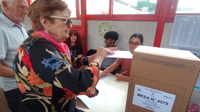 FOTOS - Inició la votación en Villa María y se desarrolla normal en las escuelas