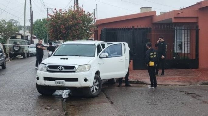 Mataron a un hombre que llevaba a su hija a la escuela para robarle la camioneta