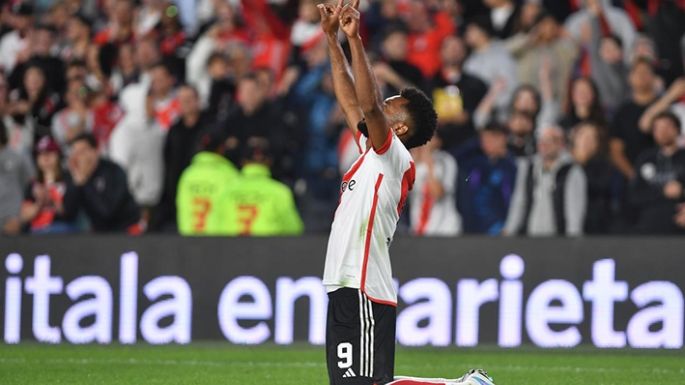 River recuperó la punta con una goleada sobre Independiente