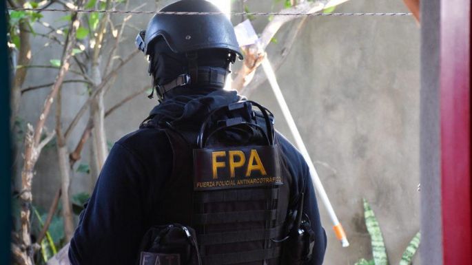Madre e hijo menor de edad detenidos por venta de drogas