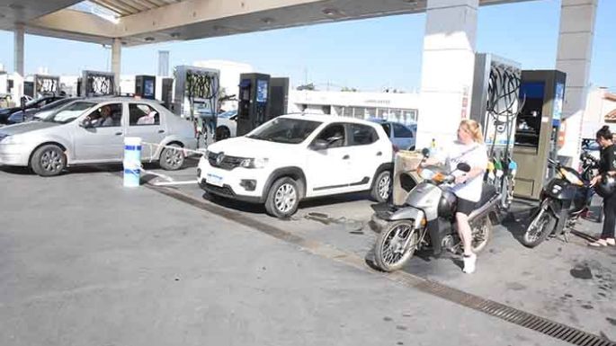 Estacioneros aseguran que se transita "un sendero hacia el normal abastecimiento"