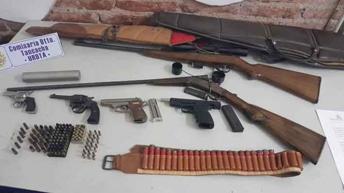 Secuestraron numerosas armas de fuego y detuvieron a un hombre