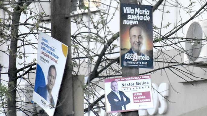 Hay miles de carteles por limpiar y otros que ya son remplazados
