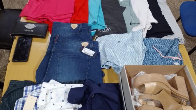 Una mujer fue aprehendida por robo e intento de estafa en dos comercios
