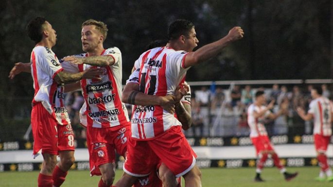 Alumni superó un debut perfecto