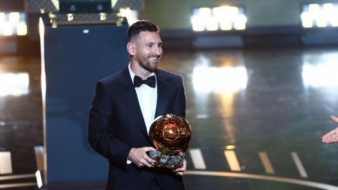 Messi se quedó con el octavo Balón de Oro en París