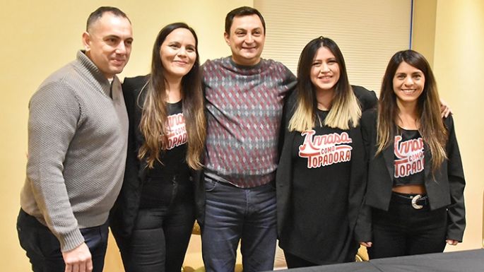Las “Arrasa” celebran 10 años con una gran peña tropical